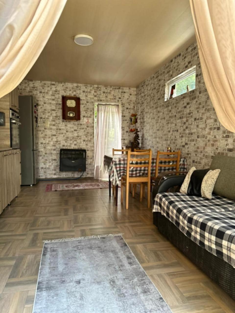 Guest House Barbi 바투미 외부 사진